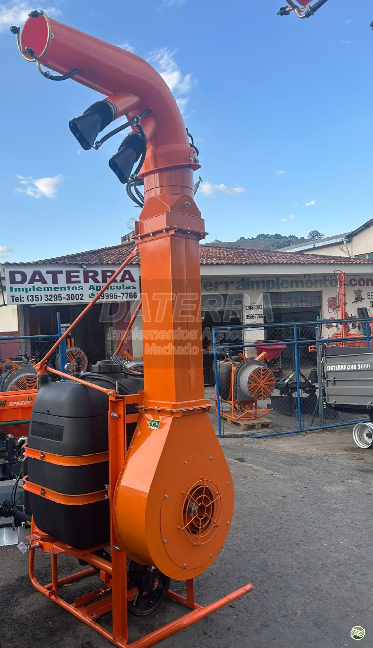 PULVERIZADOR DATERRA CANHÃO 600 Acoplado Hidráulico DATERRA Implementos Agrícolas MACHADO MINAS GERAIS MG